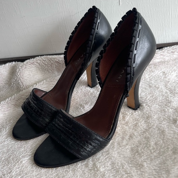 Tahari Mecca Leather scalloped edge black heels - Picture 1 of 9